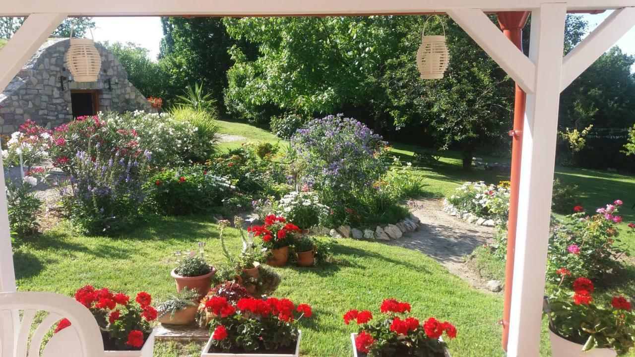 Magdi Apartman Balatonfured Exterior photo